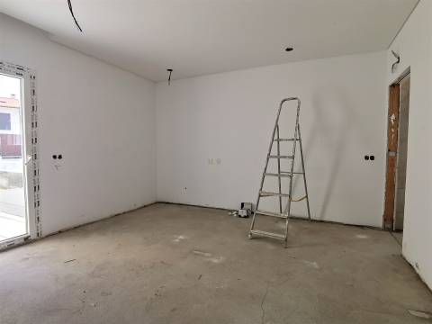 Moradia isolada T4+2 com Piscina