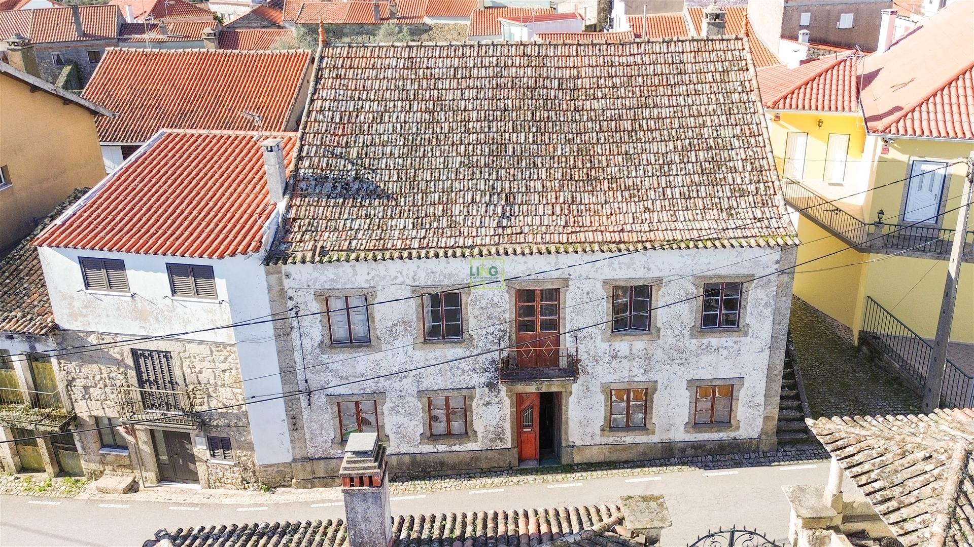 Moradia T6 no centro da Aldeia das Águas, Penamacor.