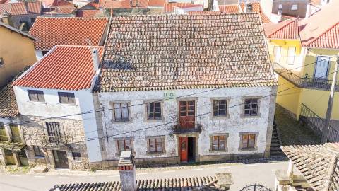 Moradia T6 no centro da Aldeia das Águas, Penamacor.