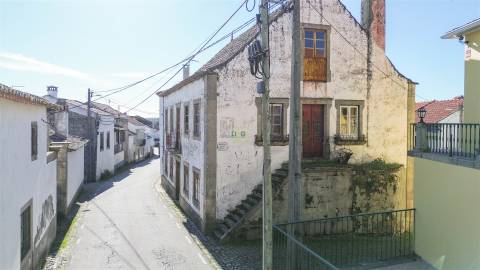 Moradia T6 no centro da Aldeia das Águas, Penamacor.