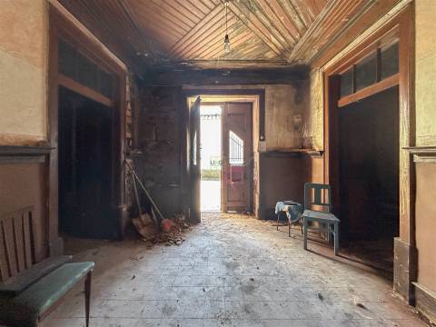 Moradia T6 no centro da Aldeia das Águas, Penamacor.