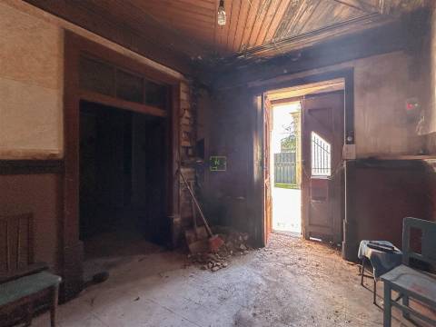 Moradia T6 no centro da Aldeia das Águas, Penamacor.