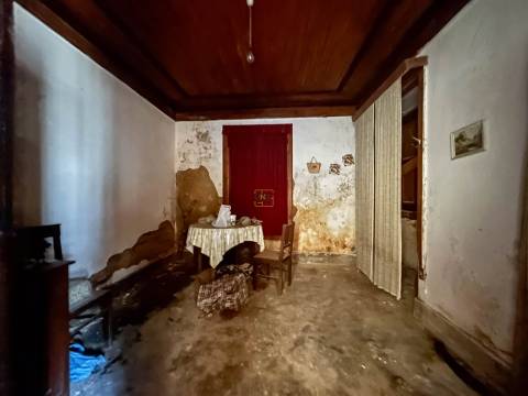 Moradia T6 no centro da Aldeia das Águas, Penamacor.