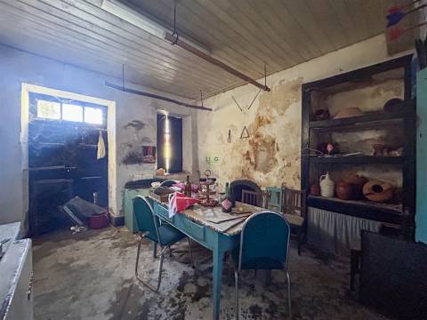 Moradia T6 no centro da Aldeia das Águas, Penamacor.