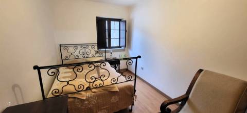 Moradia V3 - Renovada - Medelim