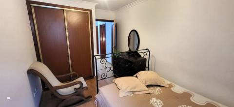 Moradia V3 - Renovada - Medelim