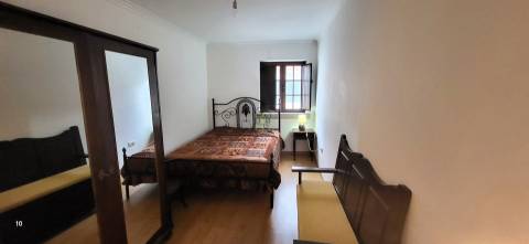 Moradia V3 - Renovada - Medelim