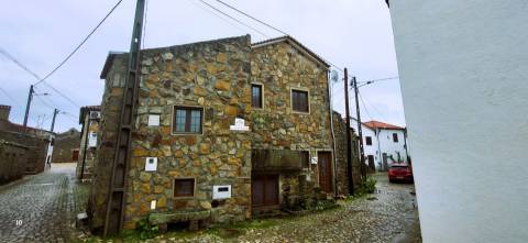 Moradia V3 - Renovada - Medelim