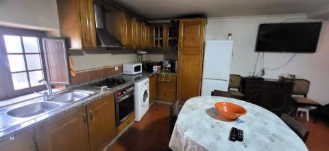 Moradia V3 - Renovada - Medelim