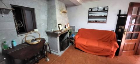 Moradia V3 - Renovada - Medelim