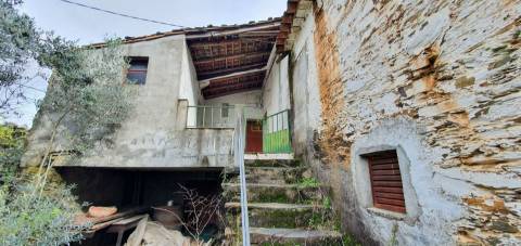 Moradia para venda, com quintal na freguesia de Sarzedas
