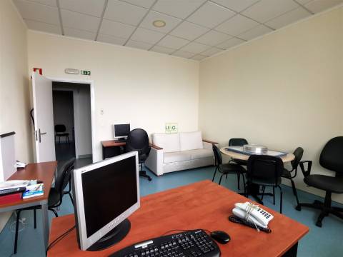 Loja com 285m2 na Qtª das Violetas, em Castelo Branco