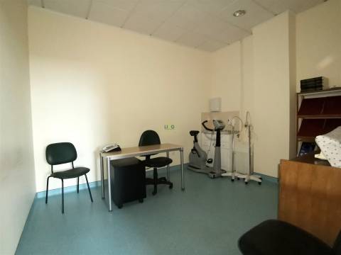 Loja com 285m2 na Qtª das Violetas, em Castelo Branco