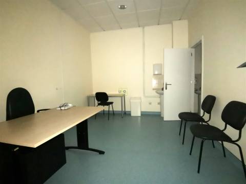 Loja com 285m2 na Qtª das Violetas, em Castelo Branco