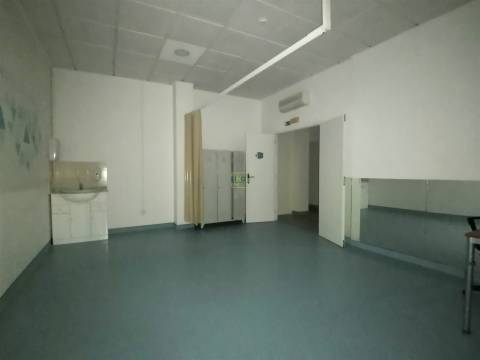 Loja com 285m2 na Qtª das Violetas, em Castelo Branco