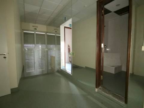 Loja com 285m2 na Qtª das Violetas, em Castelo Branco
