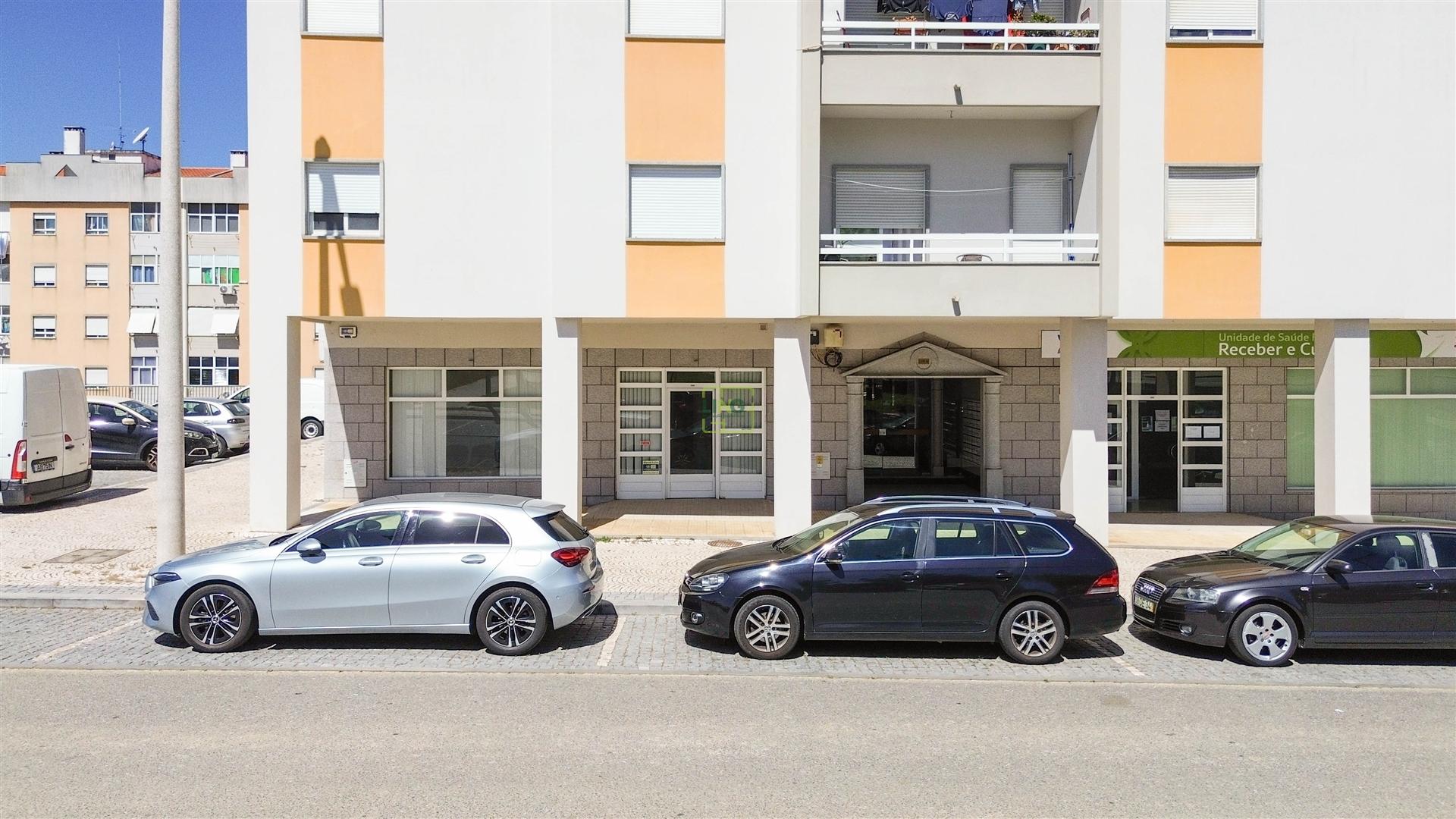 Clínica Equipada com 285 m² | 11 Gabinetes | Quinta das Violetas
