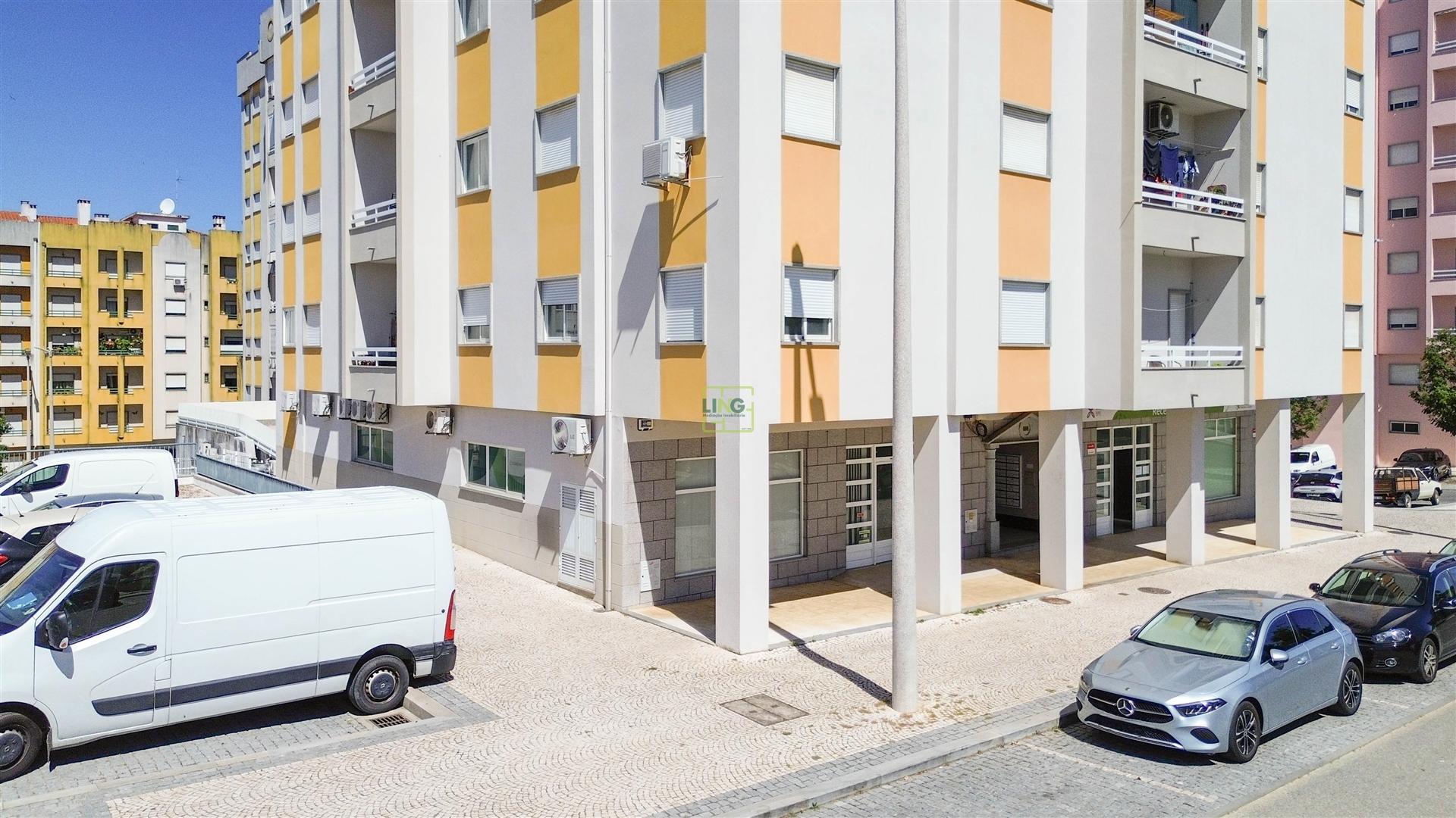 Clínica Equipada com 285 m² | 11 Gabinetes | Quinta das Violetas