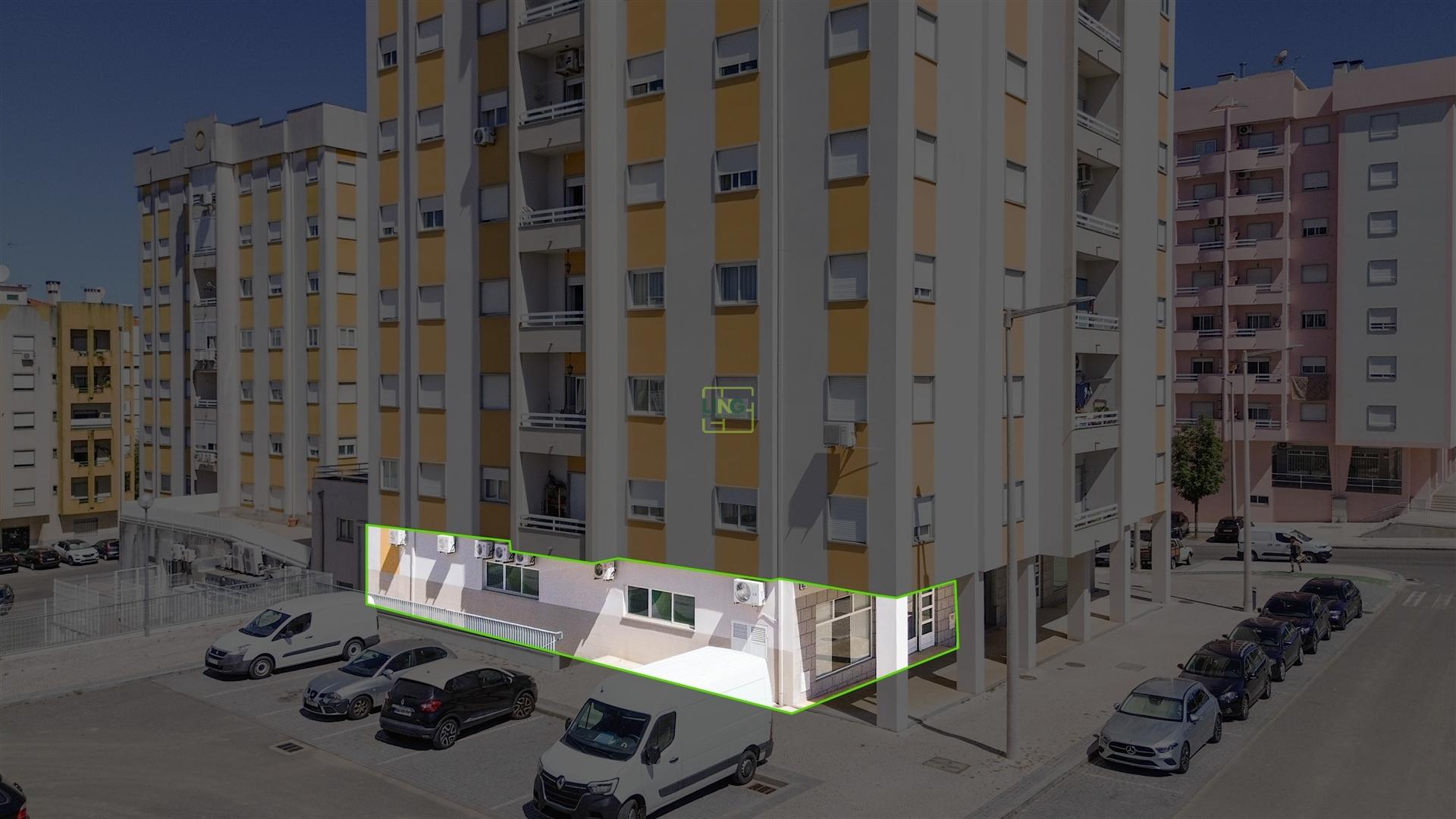 Clínica Equipada com 285 m² | 11 Gabinetes | Quinta das Violetas