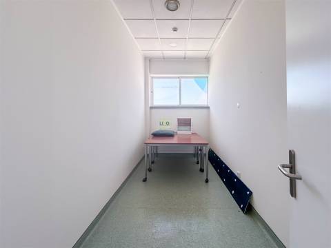 Clínica Equipada com 285 m² | 11 Gabinetes | Quinta das Violetas