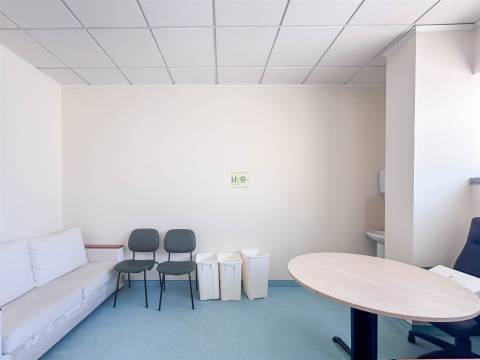 Clínica Equipada com 285 m² | 11 Gabinetes | Quinta das Violetas