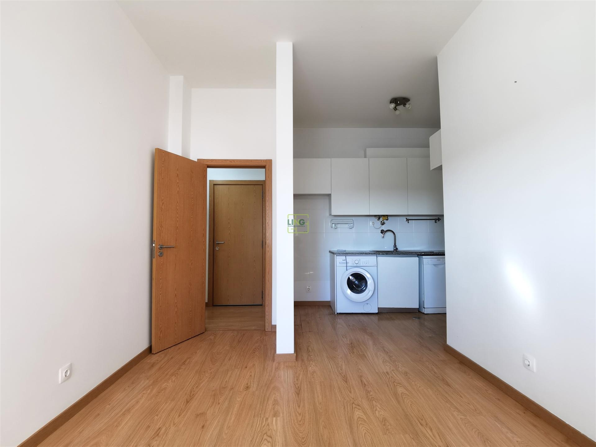 Arrendamento: Apartamento T2 com 1 parqueamento