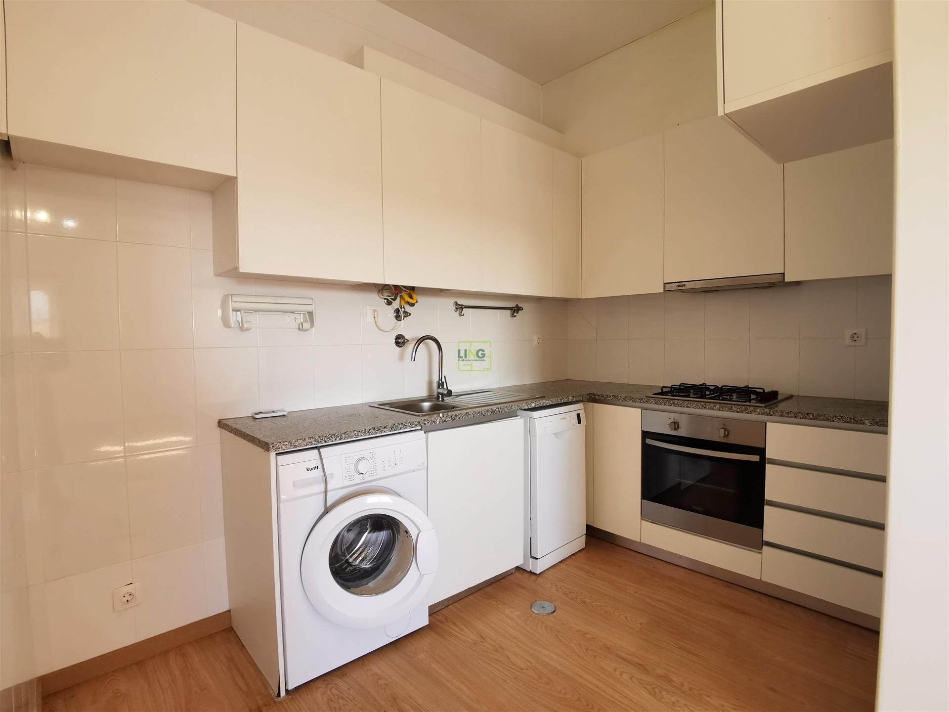 Arrendamento: Apartamento T2 com 1 parqueamento