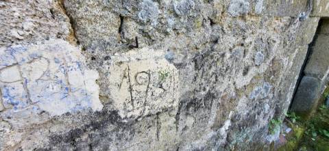 Moradia Centenária para recuperar - T8 - Quintal - Póvoa de Rio de Moinhos