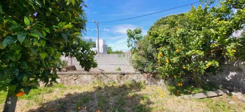 Moradia Centenária para recuperar - T8 - Quintal - Póvoa de Rio de Moinhos