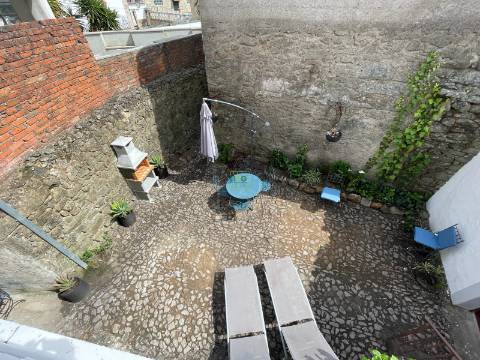 Moradia T4 com espaço exterior em Oledo