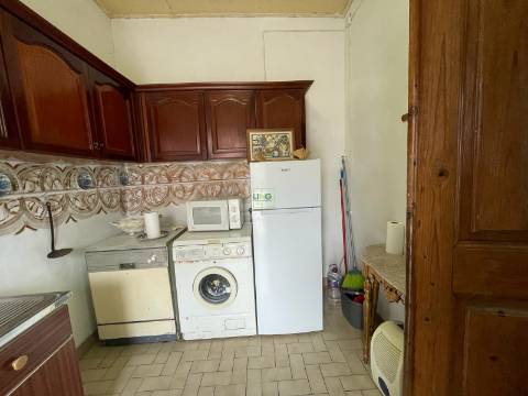 Moradia T4 com espaço exterior em Oledo