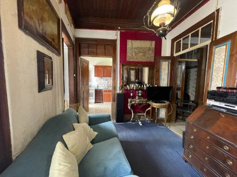 Moradia T4 com espaço exterior em Oledo