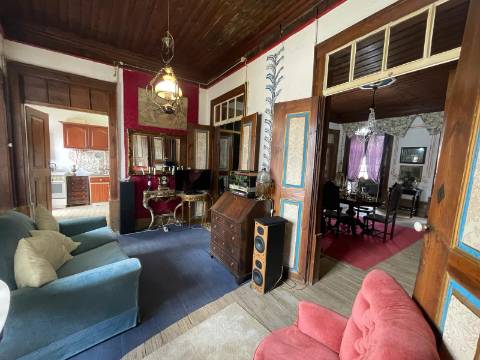 Moradia T4 com espaço exterior em Oledo