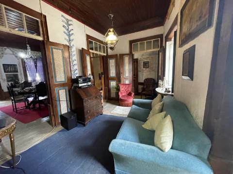 Moradia T4 com espaço exterior em Oledo