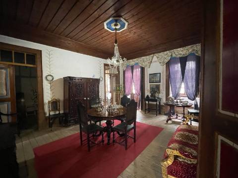 Moradia T4 com espaço exterior em Oledo