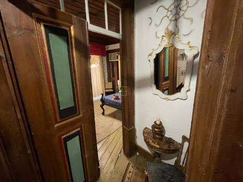 Moradia T4 com espaço exterior em Oledo