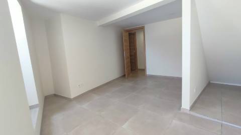 Moradia Geminada T2 em  Póvoa de Rio de Moinhos