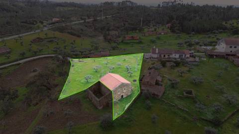 Quinta com Construção Urbana em Mendares na freguesia de Sarzedas, Castelo Branco