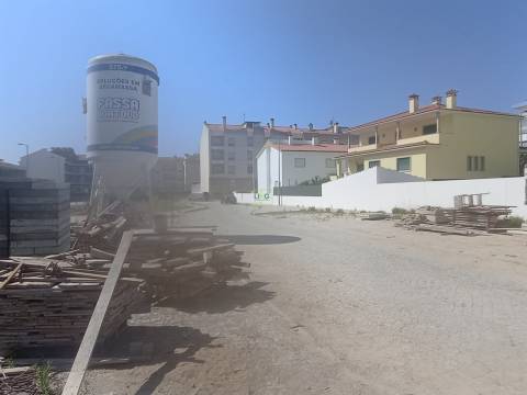 Lote de Terreno destinado a 31 estacionamentos privados