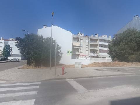 Lote de Terreno para construção de um prédio na Quinta da Carapalha