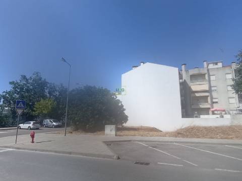 Lote de Terreno para construção de um prédio na Quinta da Carapalha