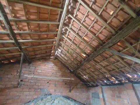 Moradia T2 para Restaurar