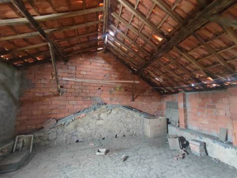 Moradia T2 para Restaurar