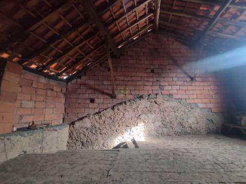 Moradia T2 para Restaurar