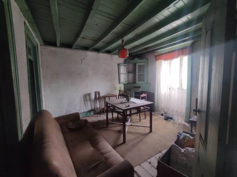 Moradia T2 para Restaurar
