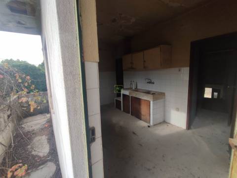 Moradia T2 para Restaurar