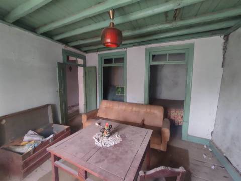 Moradia T2 para Restaurar