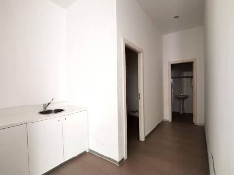 Espaço comercial à venda na Avenida 1º de Maio