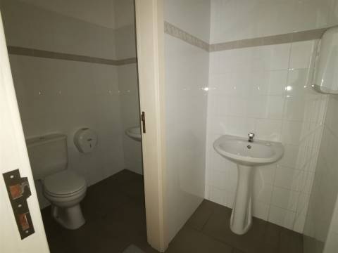 Espaço comercial à venda na Avenida 1º de Maio