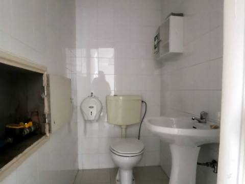 Espaço comercial à venda na Avenida 1º de Maio